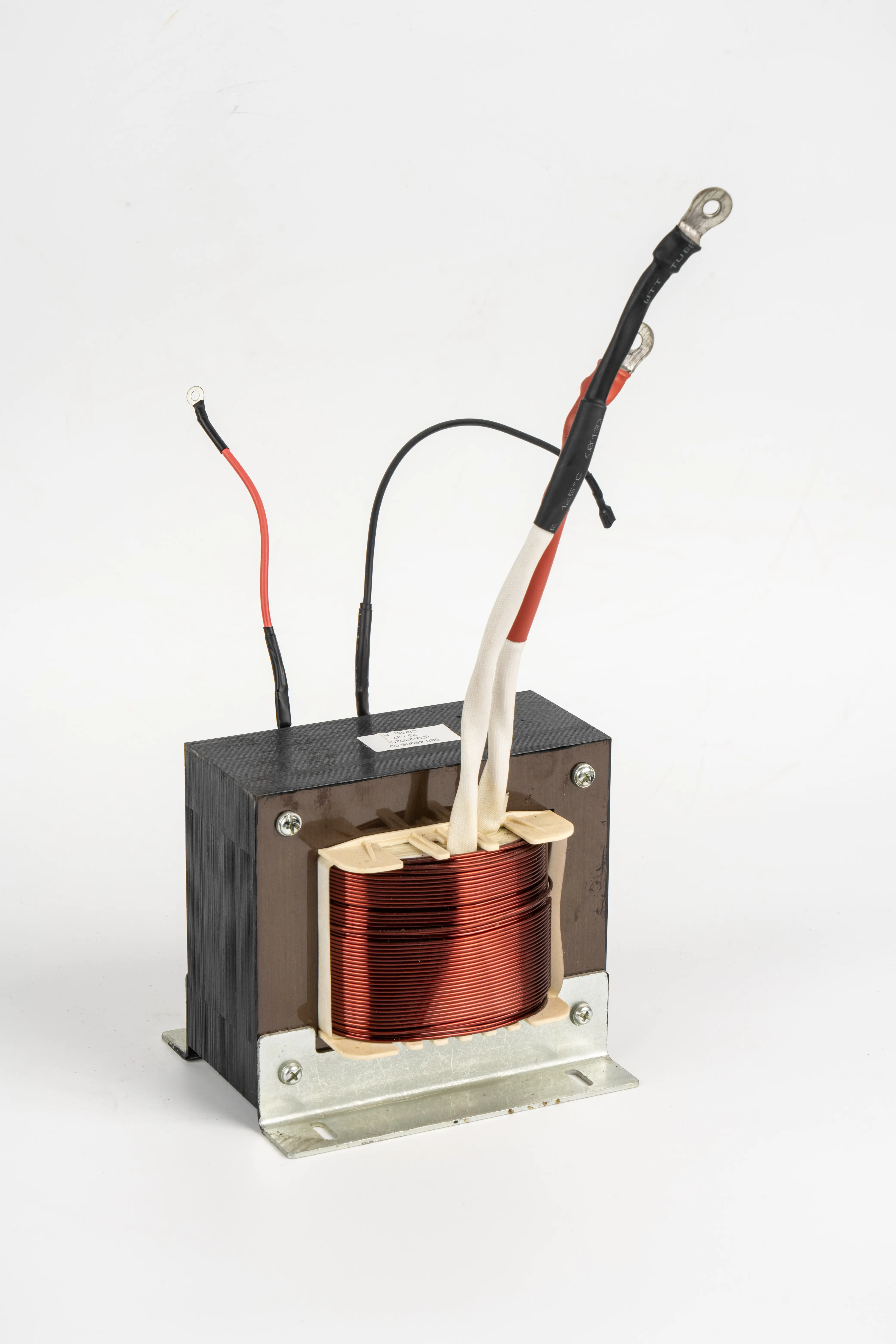 Pourquoi un transformateur bourdonne-t-il ou bourdonne-t-il ? Causes, niveaux sonores normaux et solutions